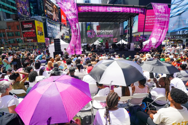 股票正规配资 博主发“撑遮阳伞”视频获赞超30万! 美国网友呼吁“遮阳伞自由”